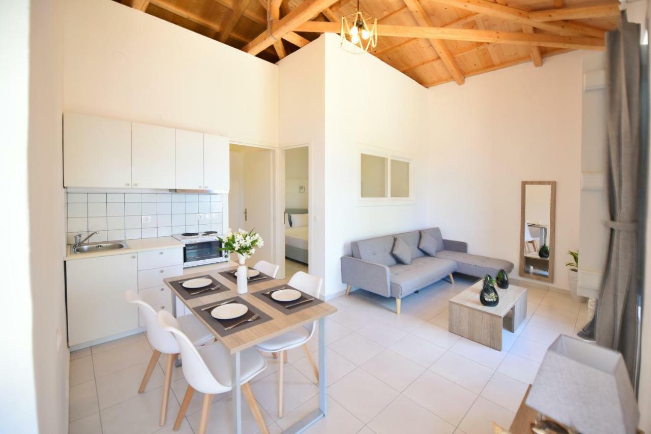 Douskos Beach House Apartment ไฮดรา ภายนอก รูปภาพ