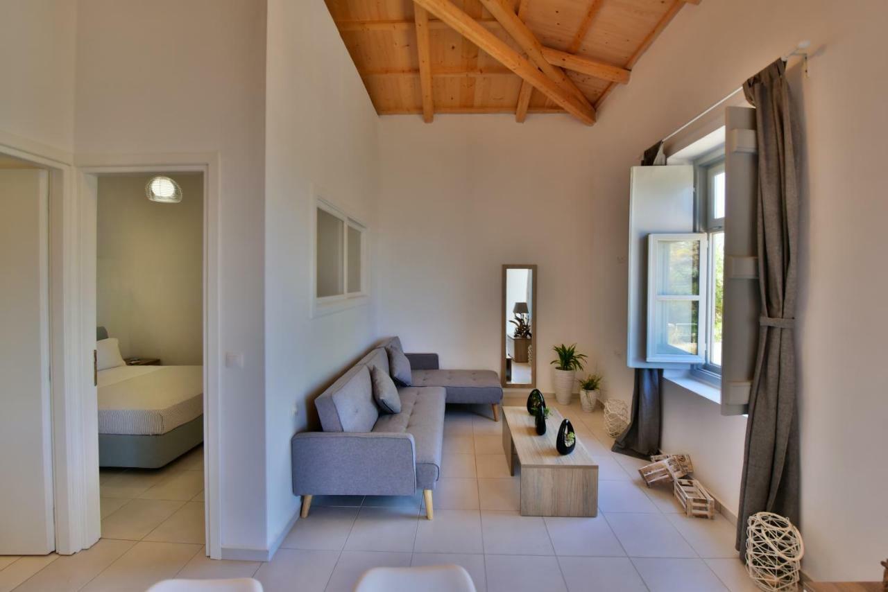 Douskos Beach House Apartment ไฮดรา ภายนอก รูปภาพ
