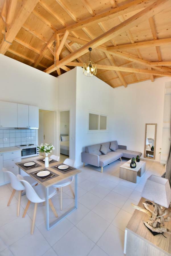 Douskos Beach House Apartment ไฮดรา ภายนอก รูปภาพ