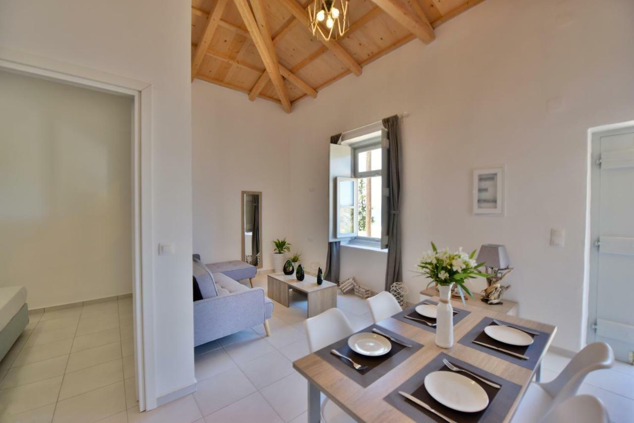 Douskos Beach House Apartment ไฮดรา ภายนอก รูปภาพ