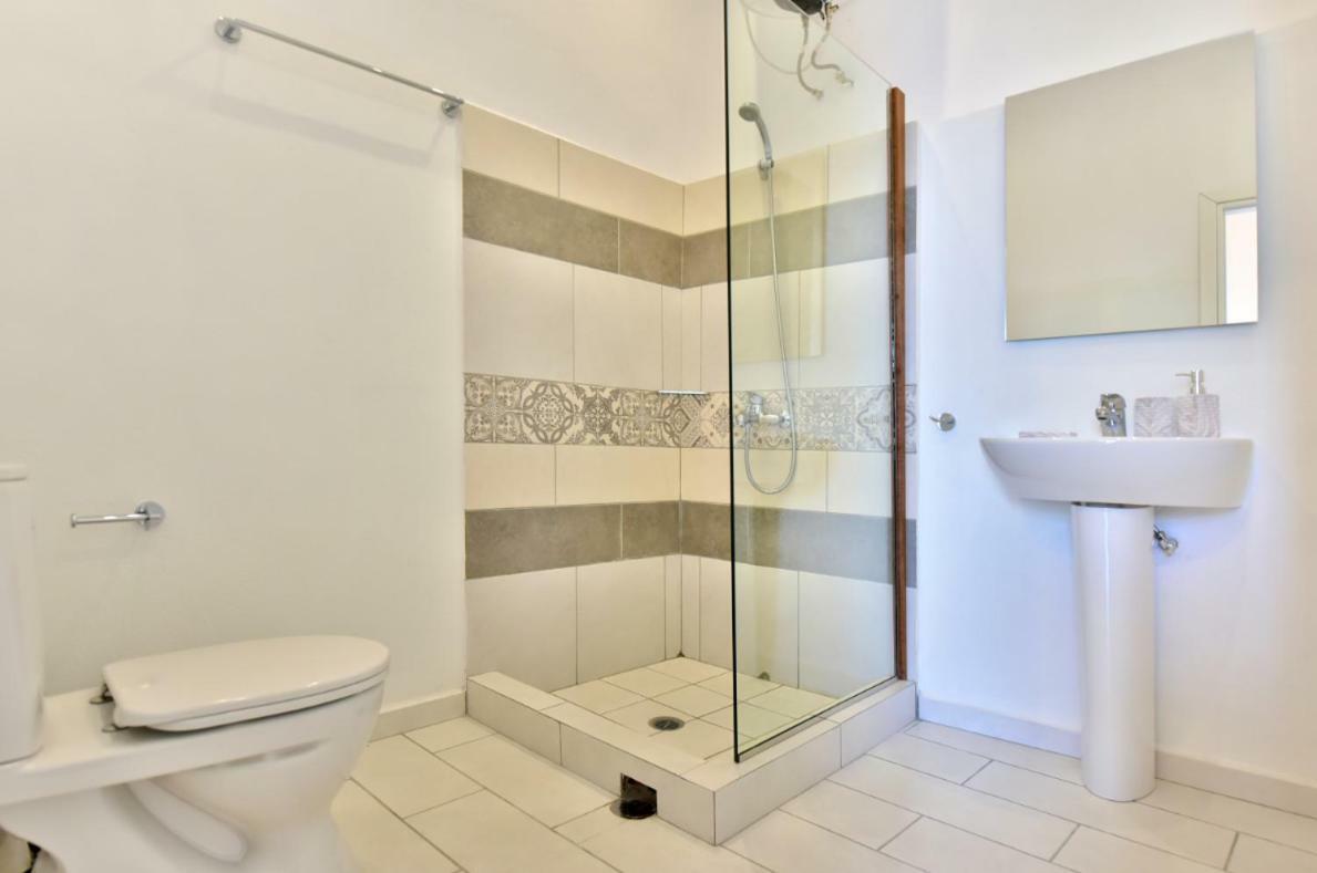 Douskos Beach House Apartment ไฮดรา ภายนอก รูปภาพ