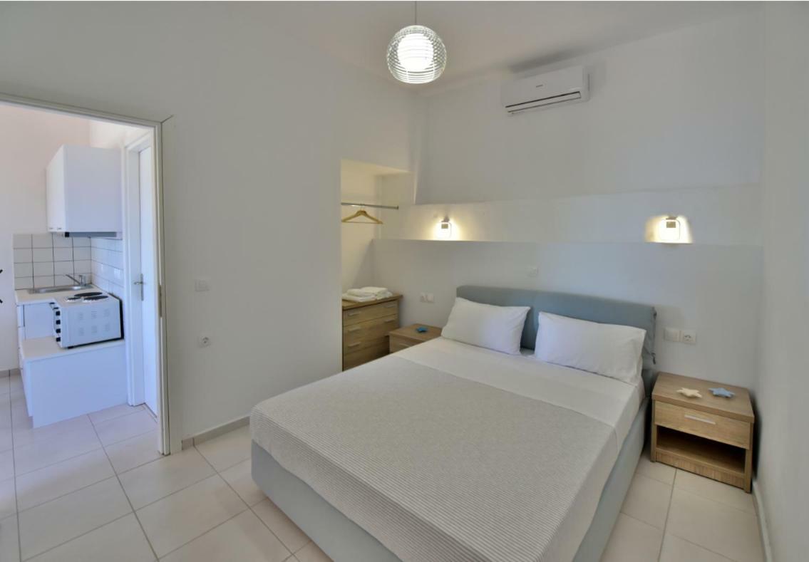 Douskos Beach House Apartment ไฮดรา ภายนอก รูปภาพ